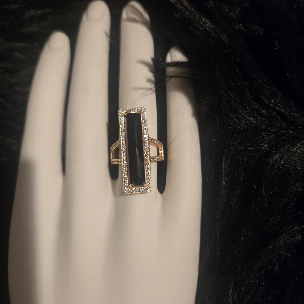 22kgp Dubai Jewelry - Elegant Black And Gold Rectangular Ring